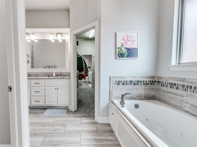 2251 E Kellan Court Terrace, Mustang, OK 73064