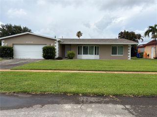 11041 NW 15th Ct, Pembroke Pines, FL 33026
