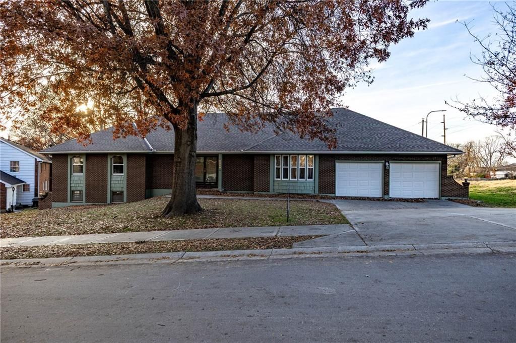 3500 S Delaware Avenue, Independence, MO 64055