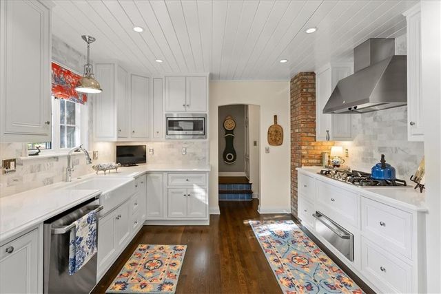 6331 ENSLEY Lane, Mission Hills, KS 66208