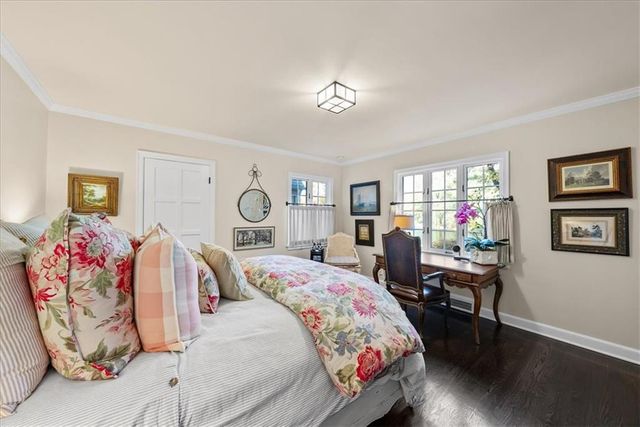 6331 ENSLEY Lane, Mission Hills, KS 66208