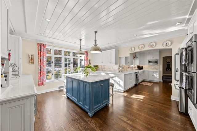 6331 ENSLEY Lane, Mission Hills, KS 66208