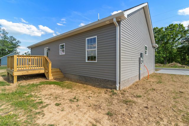 1993 Stevens Dr, Westmoreland, TN 37186