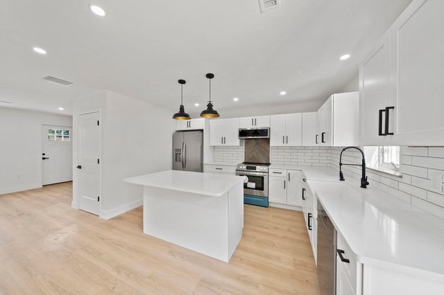 186 Elm, Hanover, MA 02339