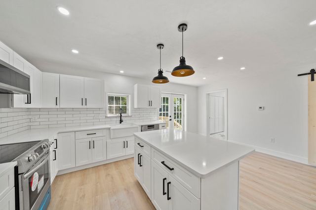 186 Elm, Hanover, MA 02339