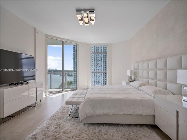 17301 Biscayne Boulevard 1105, North Miami Beach, FL 33160