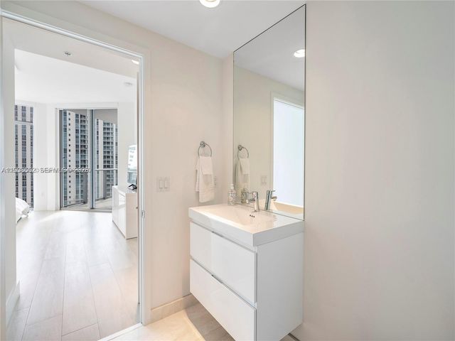 17301 Biscayne Boulevard 1105, North Miami Beach, FL 33160