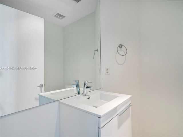 17301 Biscayne Boulevard 1105, North Miami Beach, FL 33160