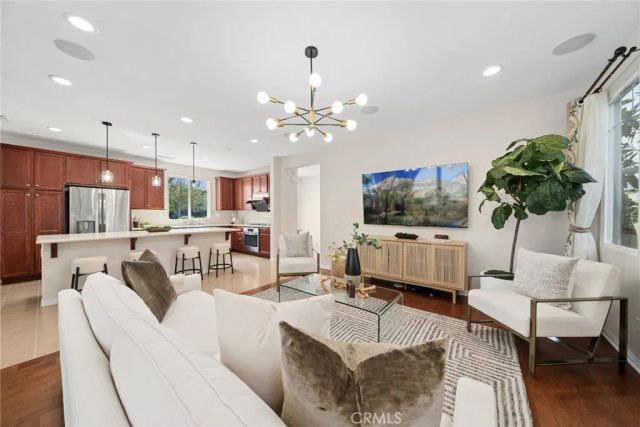 101 Newington, Irvine, CA 92618