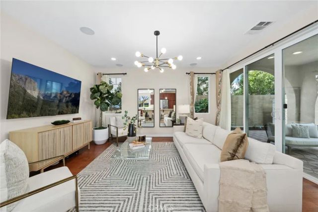 101 Newington, Irvine, CA 92618