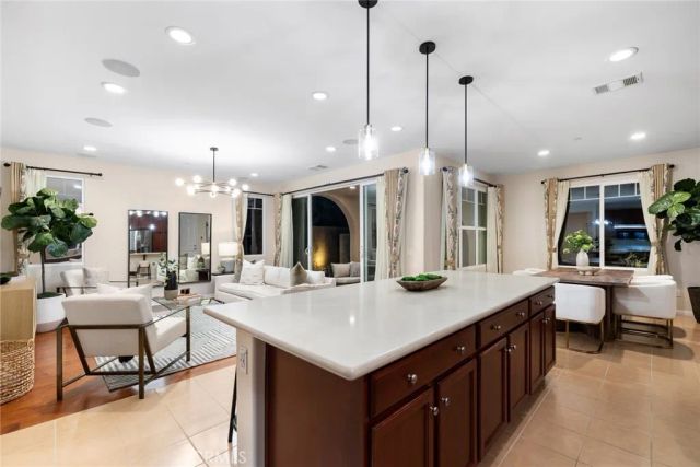 101 Newington, Irvine, CA 92618