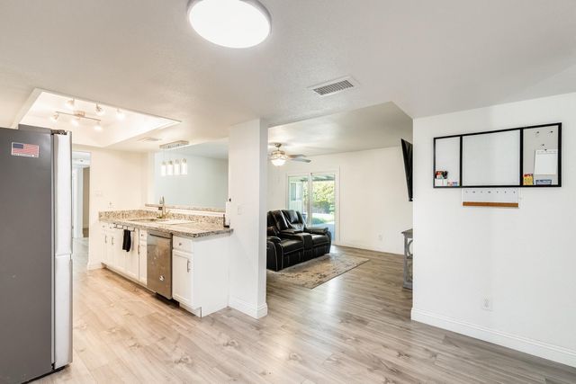 5352 W Port Au Prince Lane, Glendale, AZ 85306