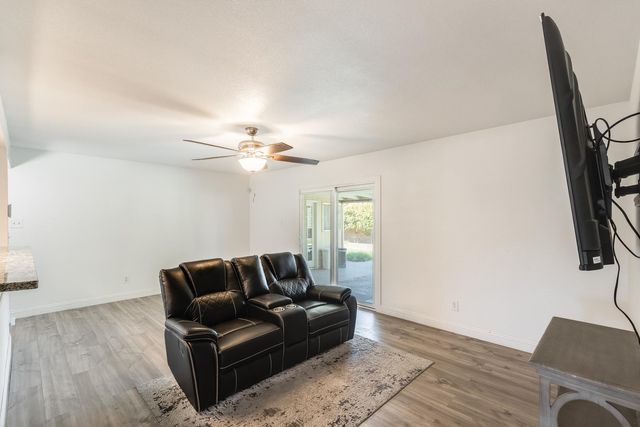 5352 W Port Au Prince Lane, Glendale, AZ 85306