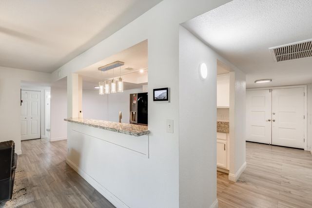 5352 W Port Au Prince Lane, Glendale, AZ 85306