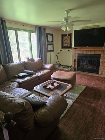 128 Crum Elbow Road, Hyde Park, NY 12538