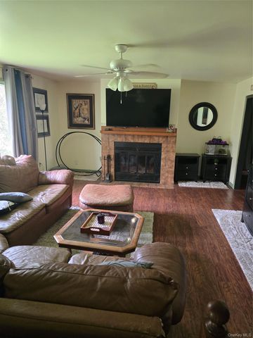 128 Crum Elbow Road, Hyde Park, NY 12538