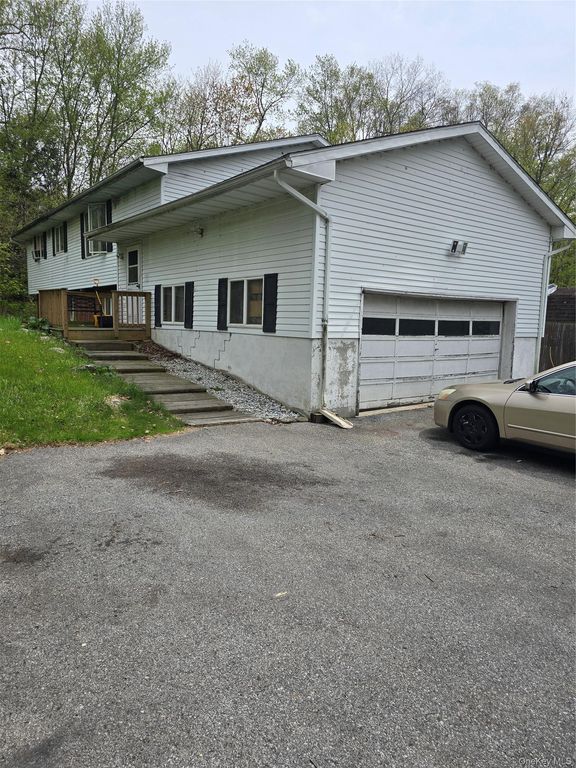 128 Crum Elbow Road, Hyde Park, NY 12538