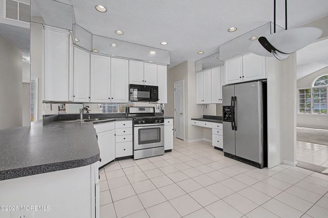 17 Umberland Place, Monroe, NJ 08831
