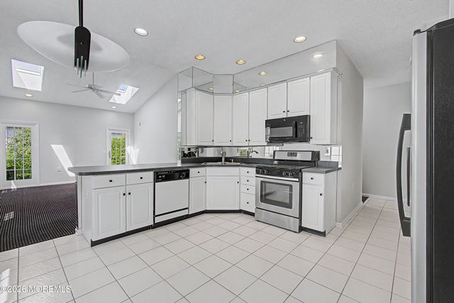 17 Umberland Place, Monroe, NJ 08831