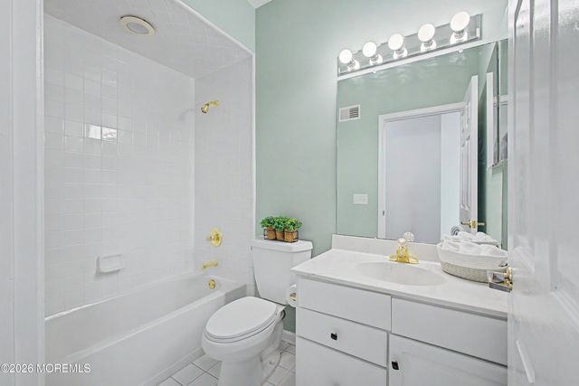 17 Umberland Place, Monroe, NJ 08831