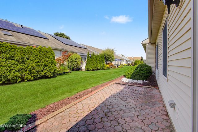 17 Umberland Place, Monroe, NJ 08831