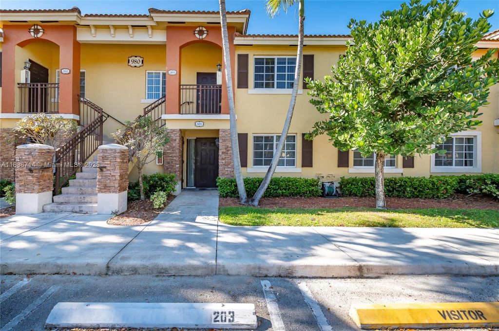 980 NE 33rd Ter 101, Homestead, FL 33033