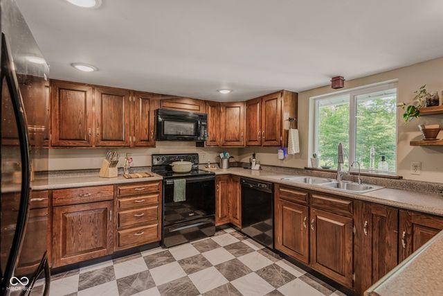 5998 W 550 S, Columbus, IN 47201