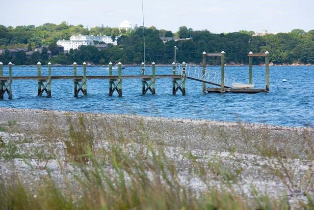 182 Bayview Avenue, Portsmouth, RI 02871