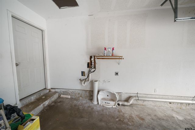 3018 Tower Dr, Tyler, TX 75701
