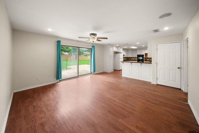 3018 Tower Dr, Tyler, TX 75701