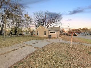 810 SE 10th Street, Des Moines, IA 50309