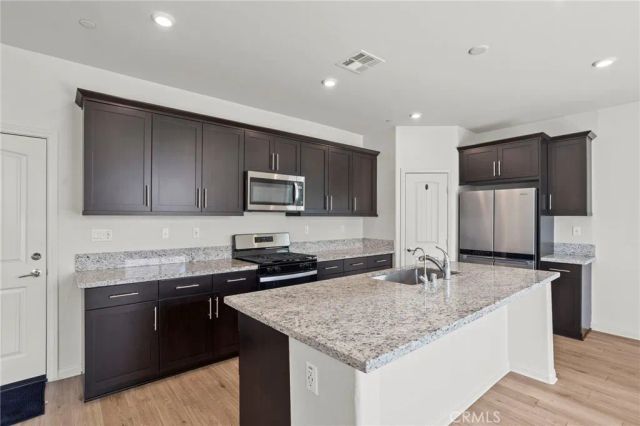1679 Gooseberry Lane, San Jacinto, CA 92583