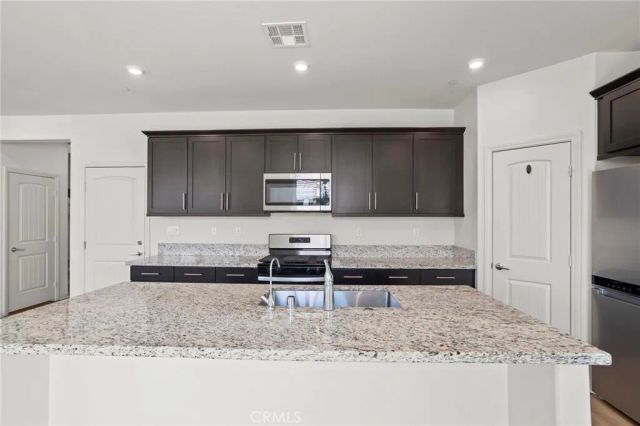 1679 Gooseberry Lane, San Jacinto, CA 92583
