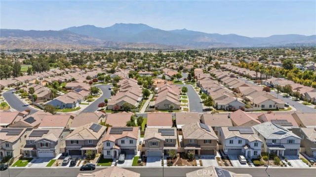 1679 Gooseberry Lane, San Jacinto, CA 92583
