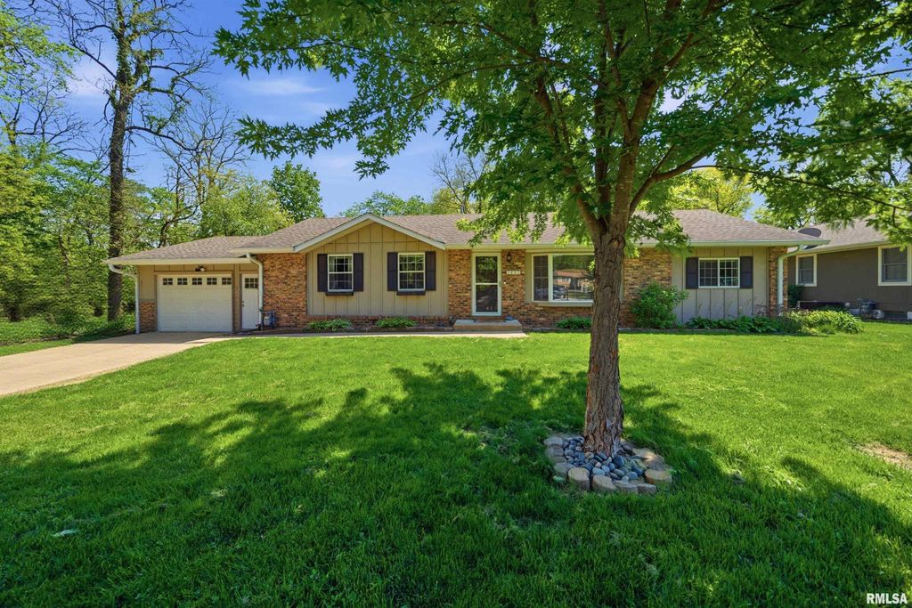 4902 W HOPEWOOD Lane, Peoria, IL 61607