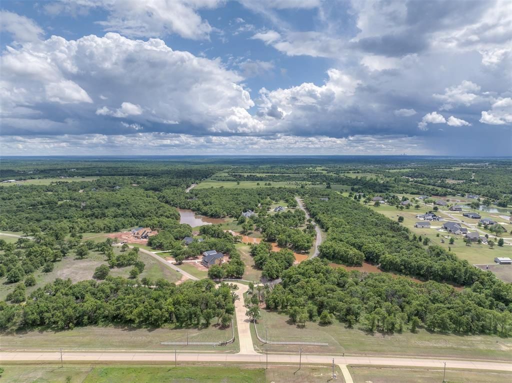 Image 2 of property listing at 10200 Waterglen Road, Guthrie, OK 73044