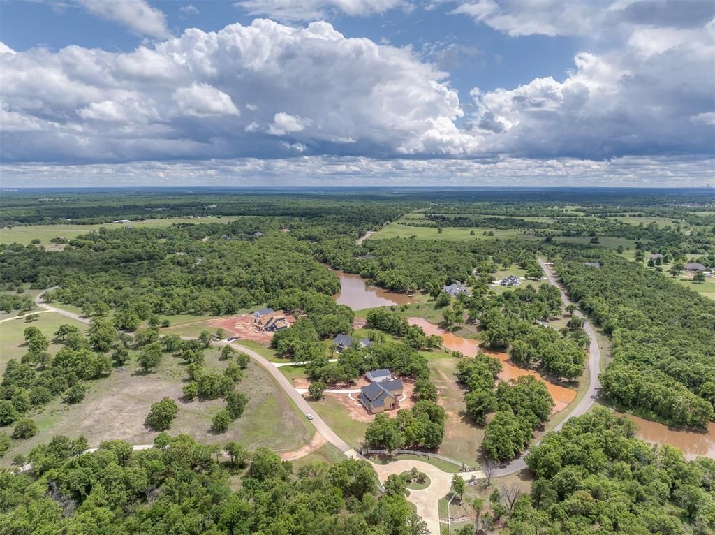 Image 3 of property listing at 10200 Waterglen Road, Guthrie, OK 73044