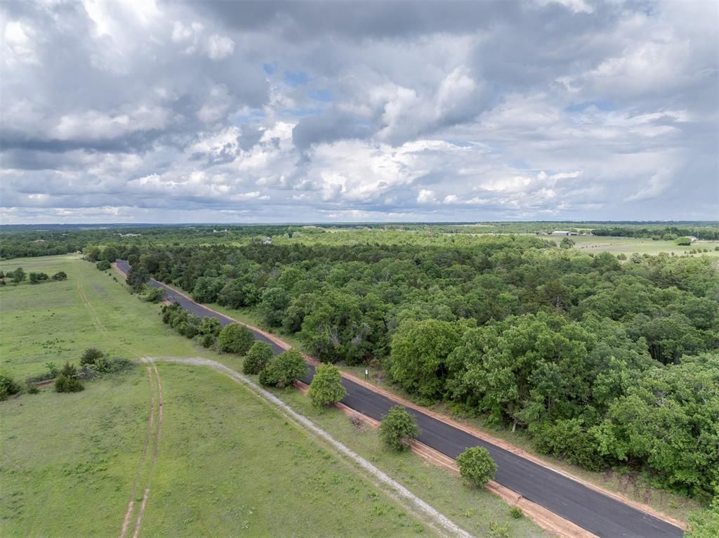 Image 6 of property listing at 10200 Waterglen Road, Guthrie, OK 73044