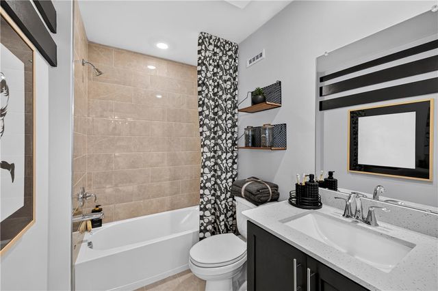 1145 Southwest Frank Street, Upper Macungie Twp, PA 18051