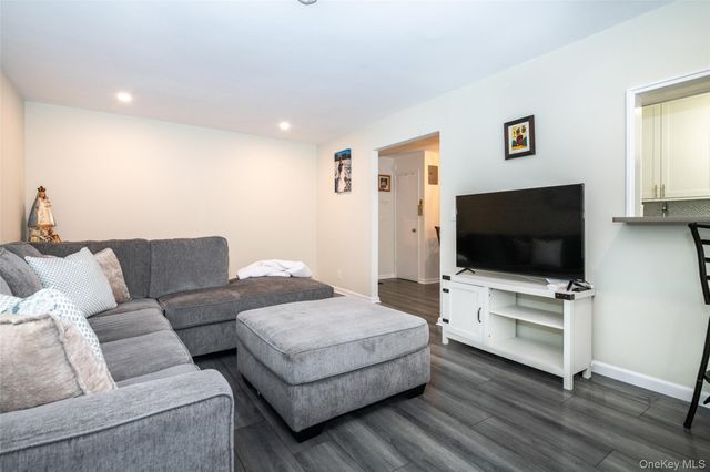 450 Pelham Road 3H, New Rochelle, NY 10805