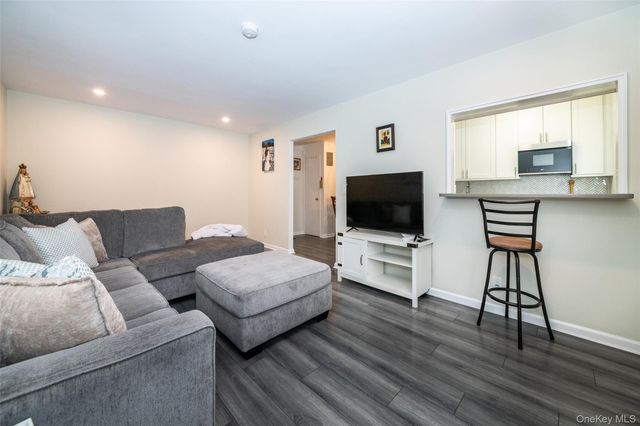 450 Pelham Road 3H, New Rochelle, NY 10805