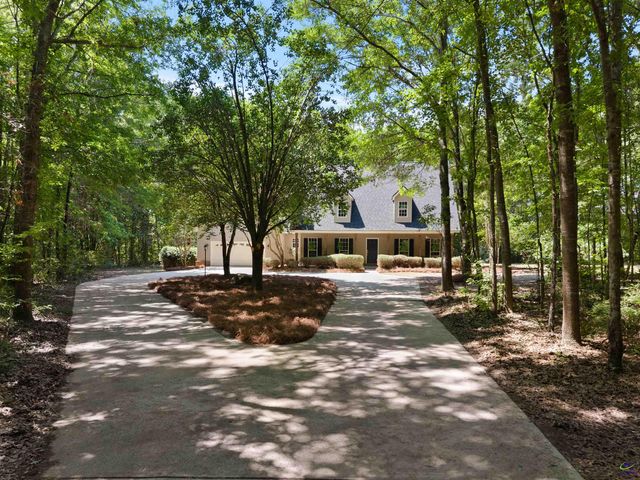555 Thompson Mill Road, Bonaire, GA 31005