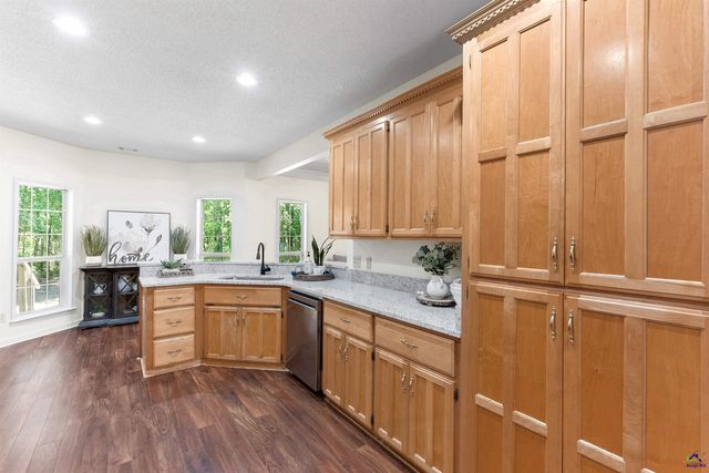 555 Thompson Mill Road, Bonaire, GA 31005