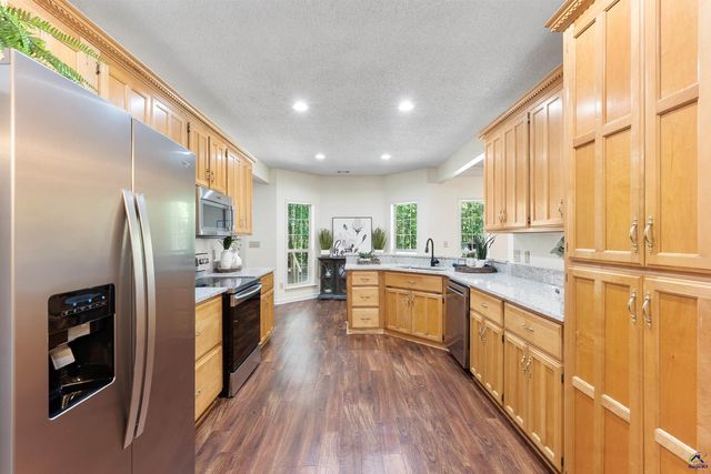 555 Thompson Mill Road, Bonaire, GA 31005