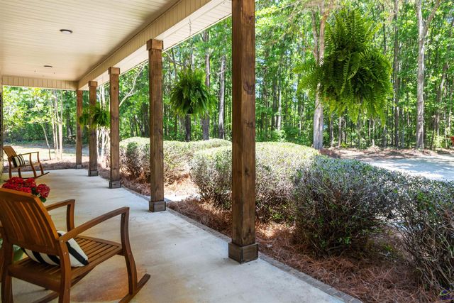 555 Thompson Mill Road, Bonaire, GA 31005