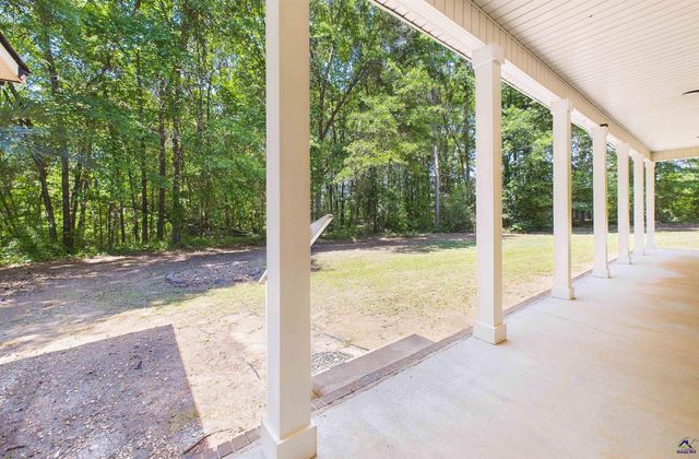 555 Thompson Mill Road, Bonaire, GA 31005