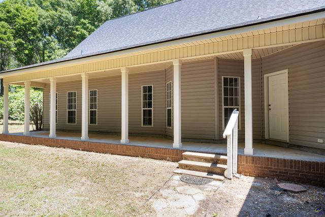 555 Thompson Mill Road, Bonaire, GA 31005