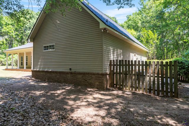 555 Thompson Mill Road, Bonaire, GA 31005