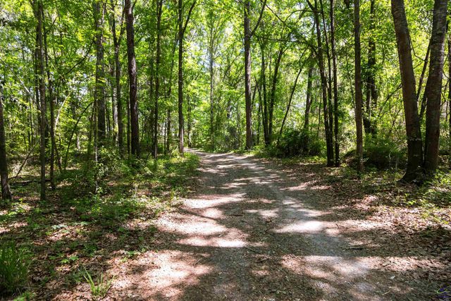 555 Thompson Mill Road, Bonaire, GA 31005