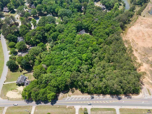 555 Thompson Mill Road, Bonaire, GA 31005
